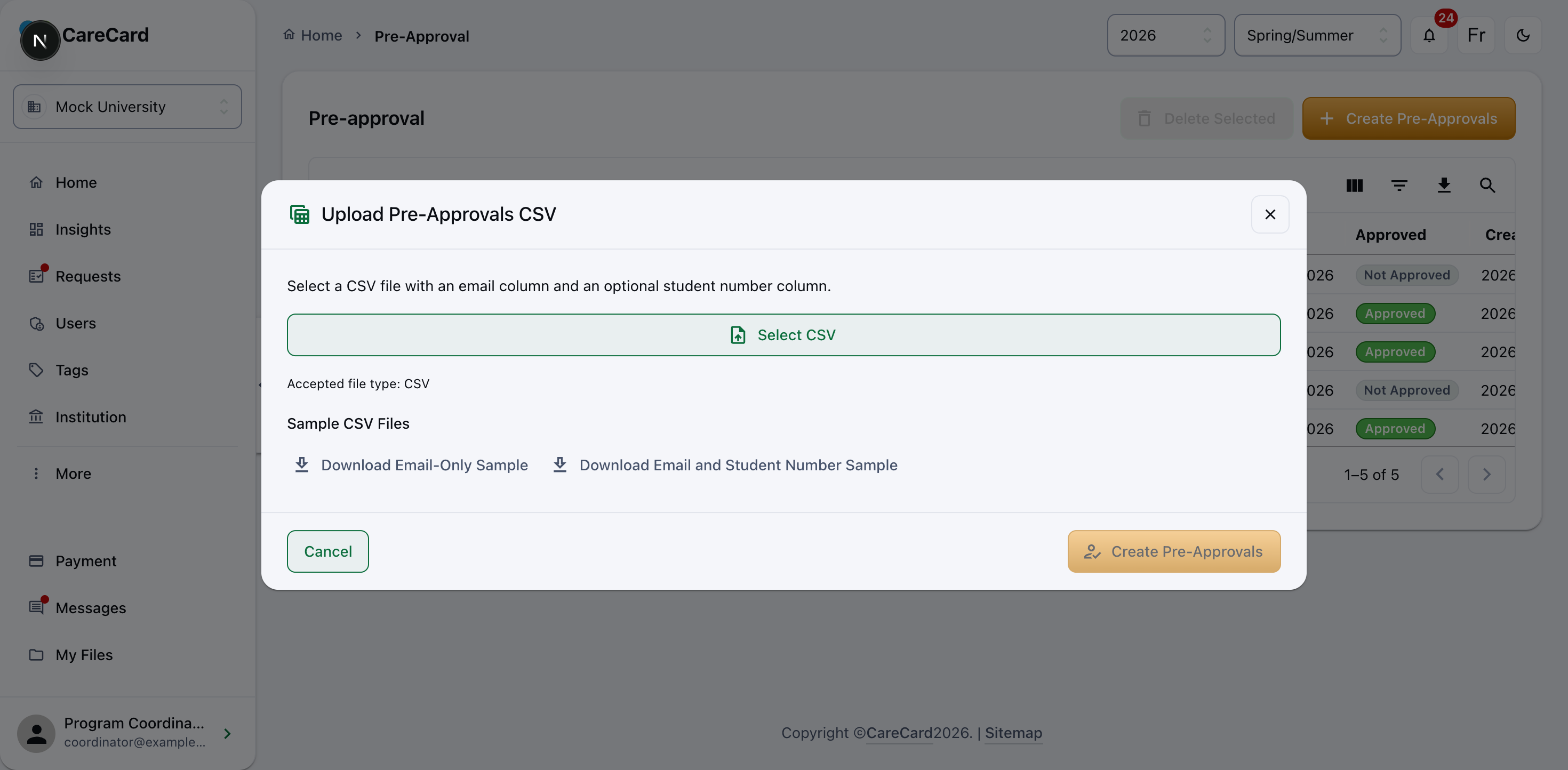 Boîte de dialogue Téléverser un CSV de pré-approbations avec un bouton Sélectionner un CSV et deux liens de téléchargement de modèles